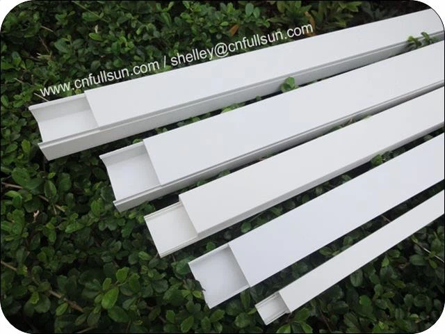 Samolepilni plastični kanali za električne kable